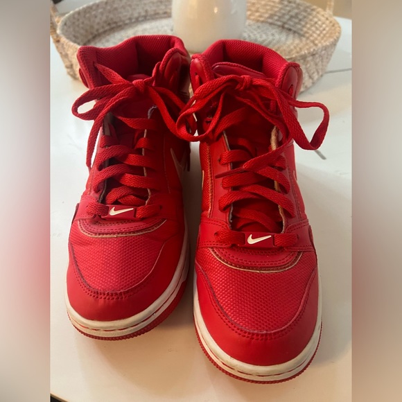 Like new Red Nikes - Picture 2 of 4